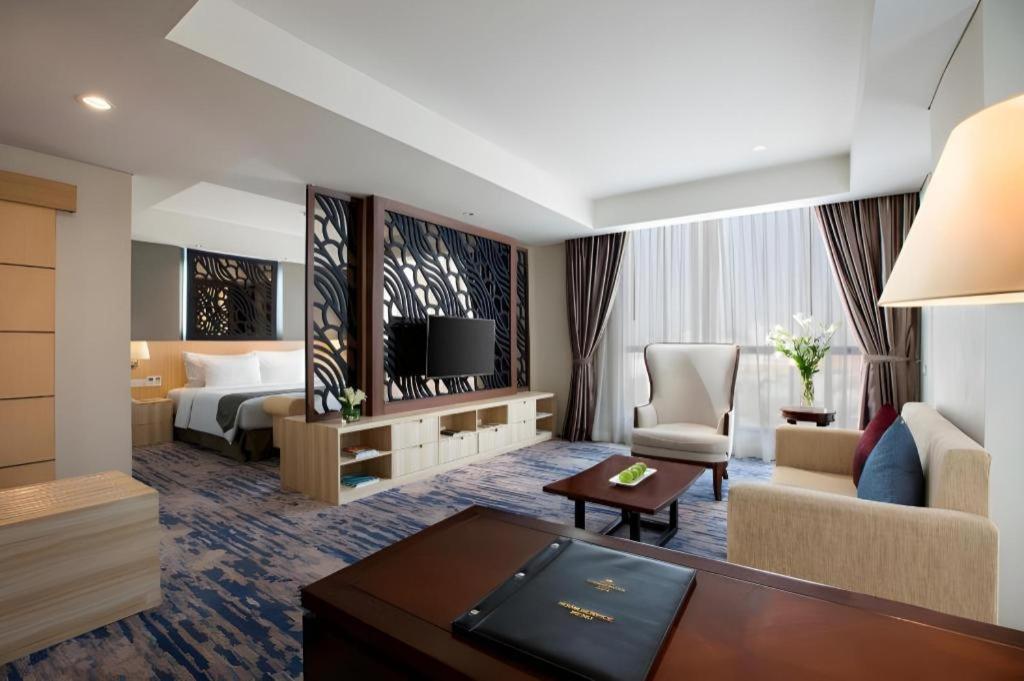 Hotel Grandhika Pemuda Семаранг Экстерьер фото