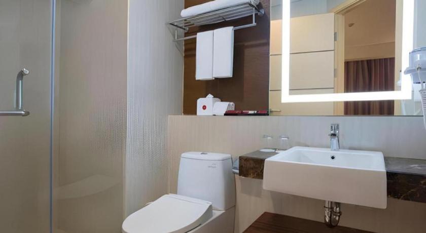 Hotel Grandhika Pemuda Семаранг Экстерьер фото
