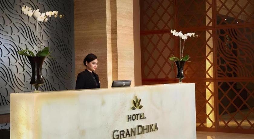 Hotel Grandhika Pemuda Семаранг Экстерьер фото