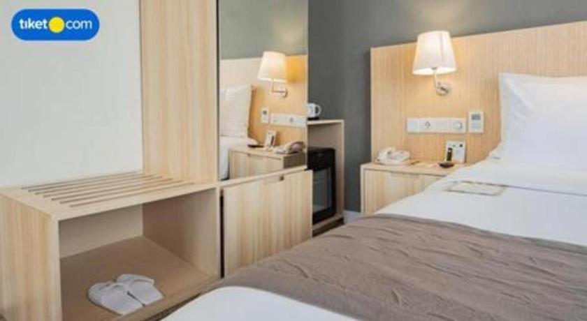 Hotel Grandhika Pemuda Семаранг Экстерьер фото