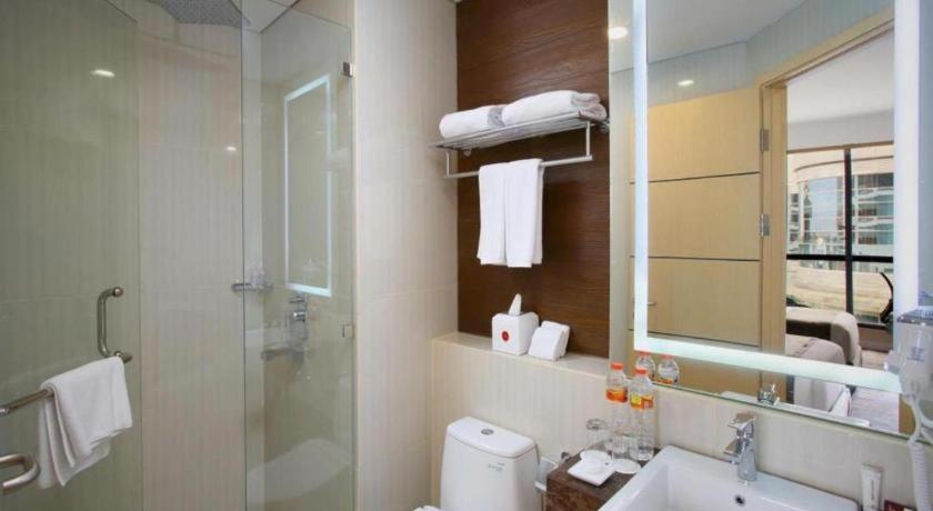 Hotel Grandhika Pemuda Семаранг Экстерьер фото